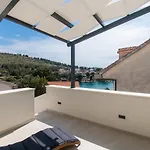 Monika דירה *