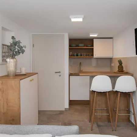Monika Apartment *