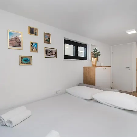 Monika Apartment *