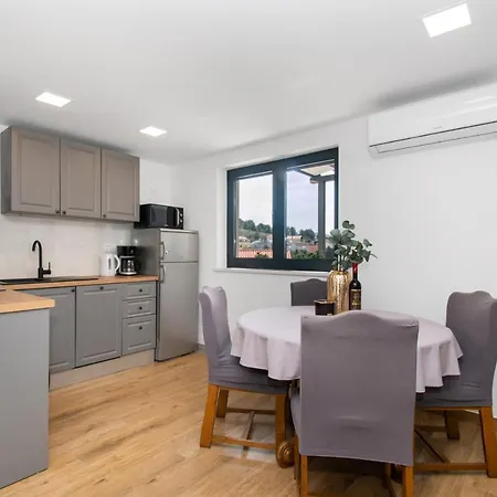 Monika Apartment