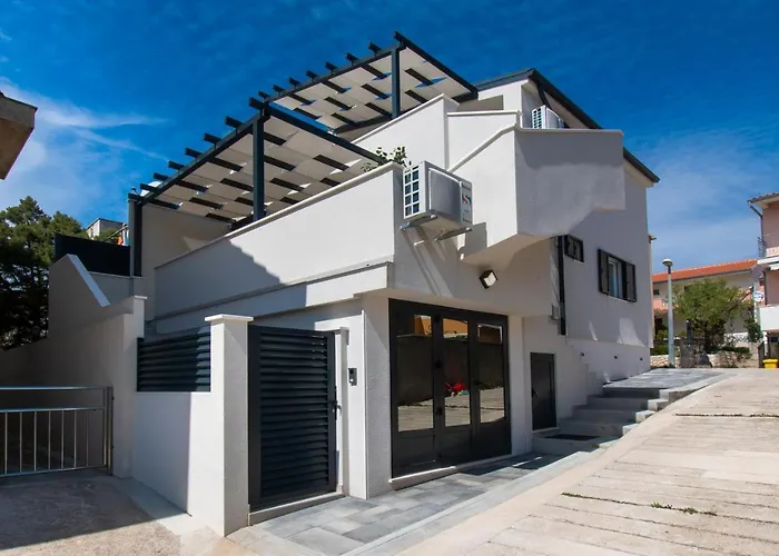 Monika * ז'אבוריץ'