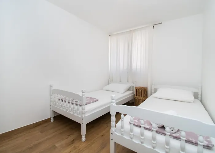 Monika * ז'אבוריץ'